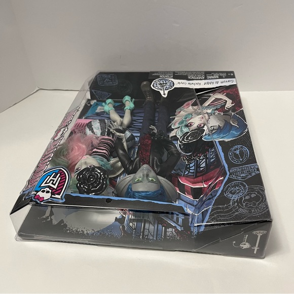 MONSTER HIGH DOLL GARROTT DU ROQUE & ROCHELLE GOYLE LOVE IN SCARIS NRFB - Picture 7 of 11